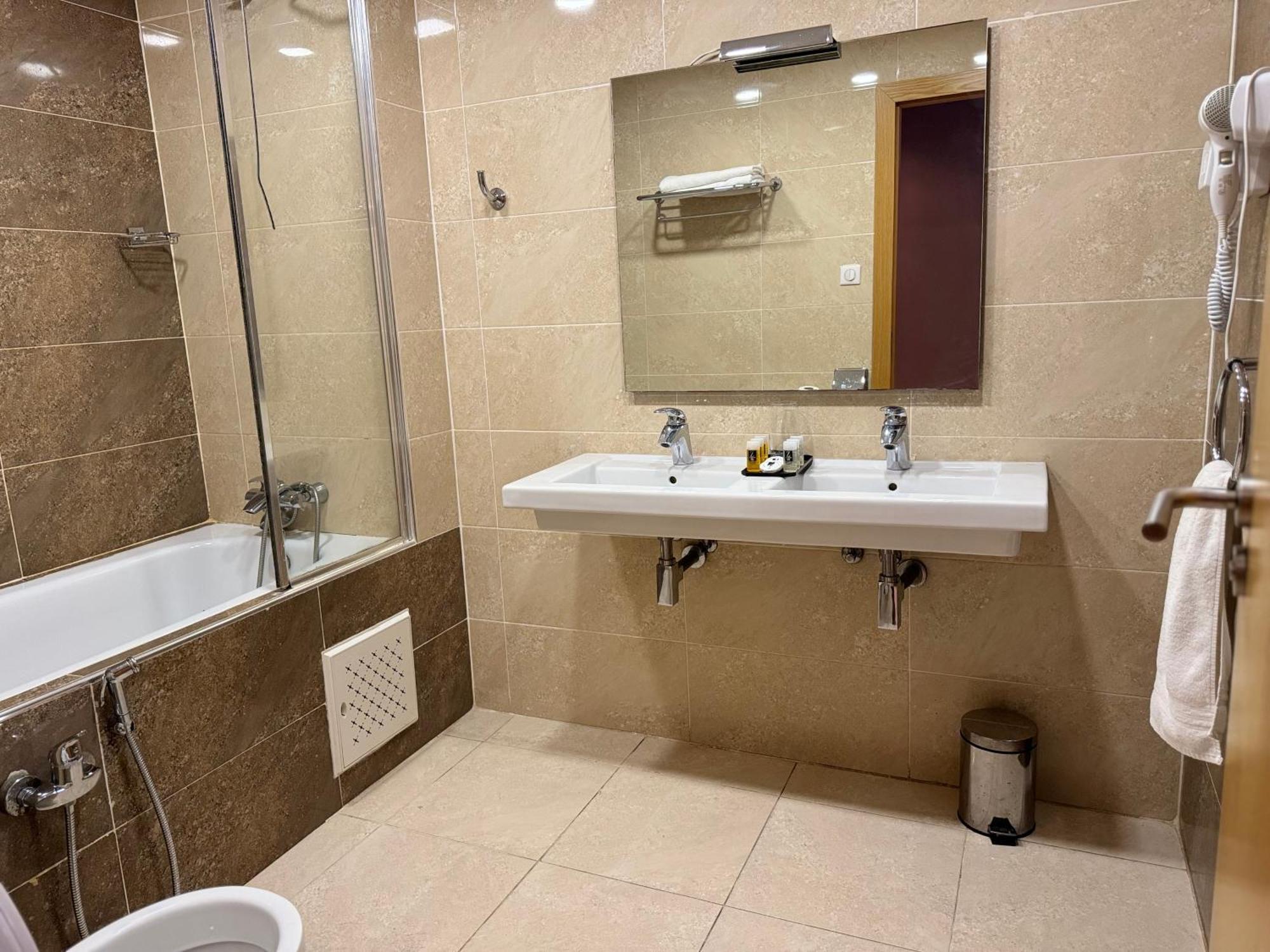 Le Zenith Hotel Oran Zewnętrze zdjęcie